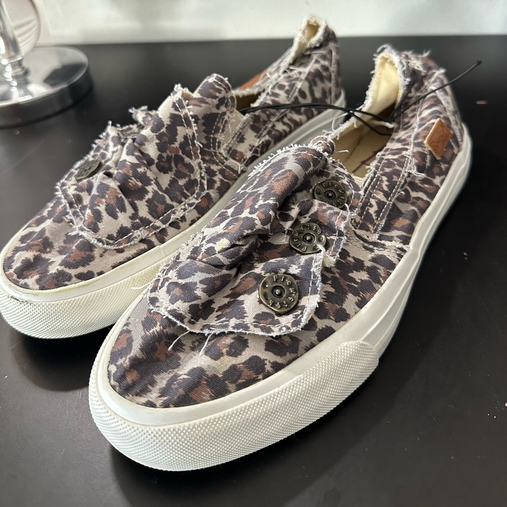 🆕Blowfish MELON Canvas Slip Ons